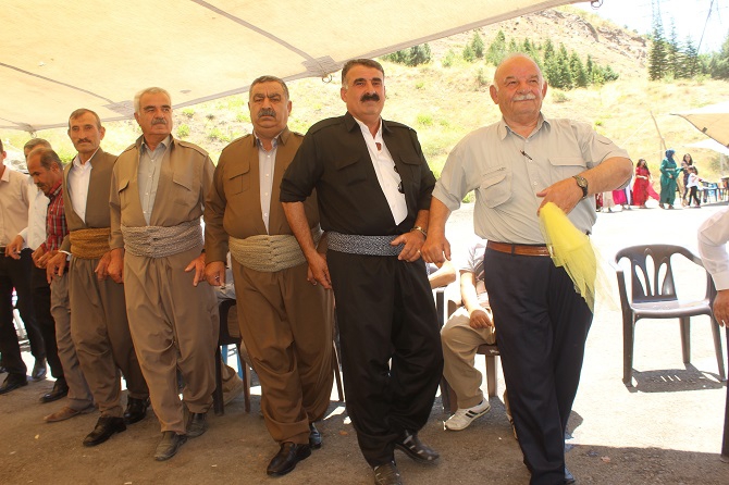 Demir ailesinin mutlu günü! 80