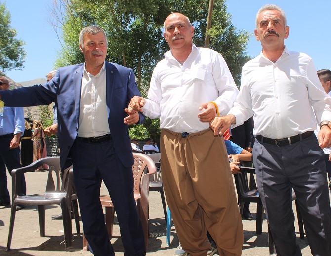 Demir ailesinin mutlu günü! 81