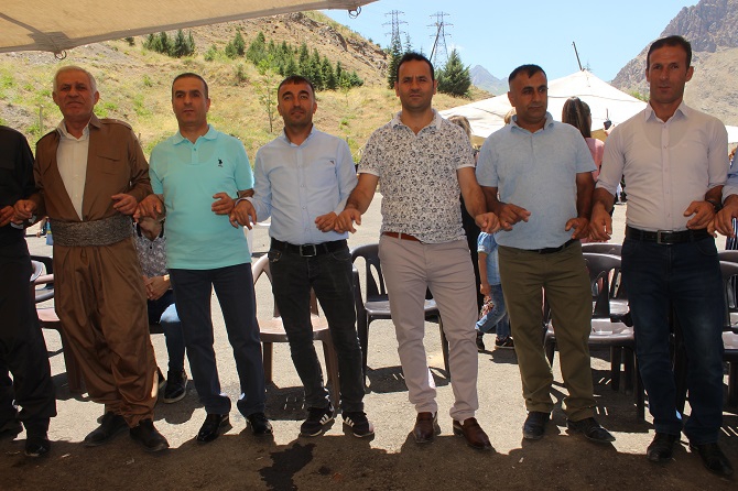 Demir ailesinin mutlu günü! 83