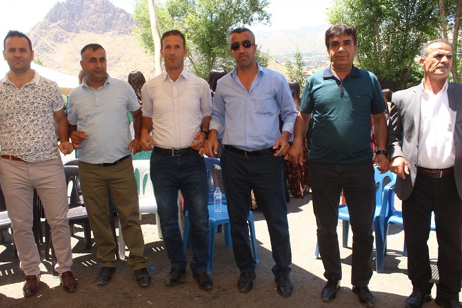 Demir ailesinin mutlu günü! 84