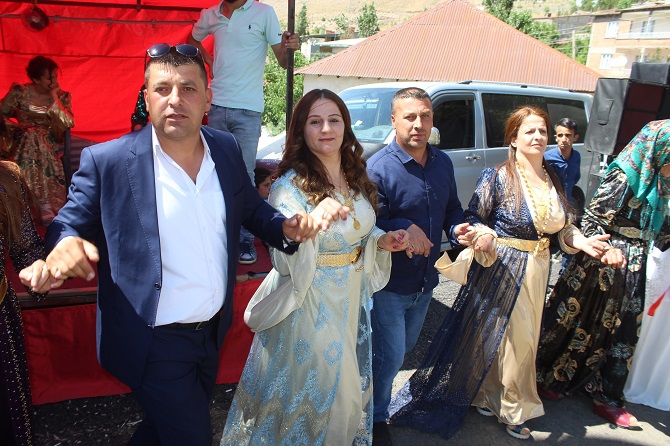 Demir ailesinin mutlu günü! 90