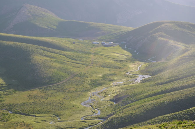 Hakkari'de zorlu yayla yolculuğu 13