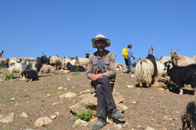 Hakkari'de zorlu yayla yolculuğu 7
