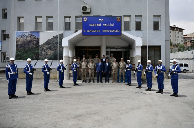 Van Valisi Bilmez'den Vali Akbıyık'a ziyaret! 10