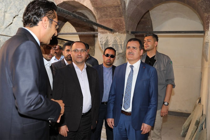 Urumiye Valisi Hakkari'de konsere katıldı 12