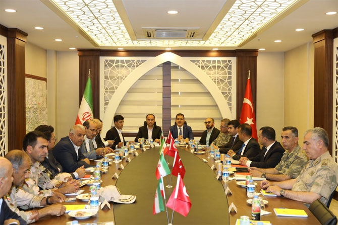 Urumiye Valisi Hakkari'de konsere katıldı 13