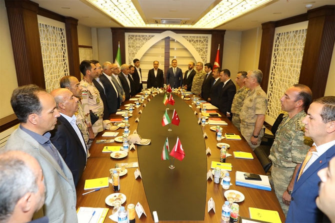 Urumiye Valisi Hakkari'de konsere katıldı 14