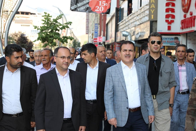 Urumiye Valisi Hakkari'de konsere katıldı 2