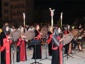 Urumiye Valisi Hakkari'de konsere katıldı