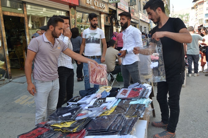 Hakkari’de bayram pazarı kuruldu! 10