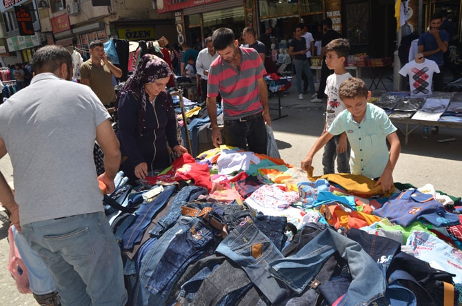 Hakkari’de bayram pazarı kuruldu! 11