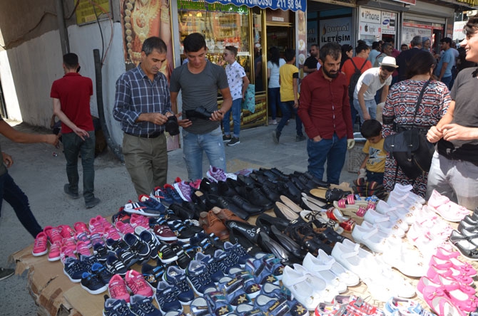 Hakkari’de bayram pazarı kuruldu! 12