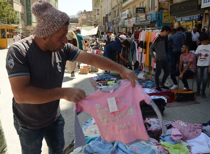 Hakkari’de bayram pazarı kuruldu! 14