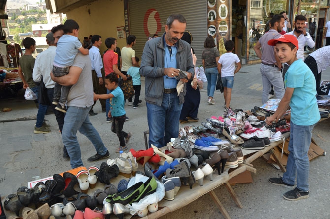Hakkari’de bayram pazarı kuruldu! 4