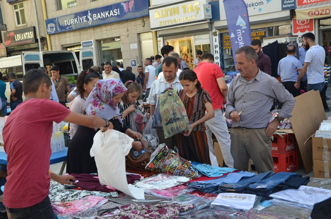 Hakkari’de bayram pazarı kuruldu! 5