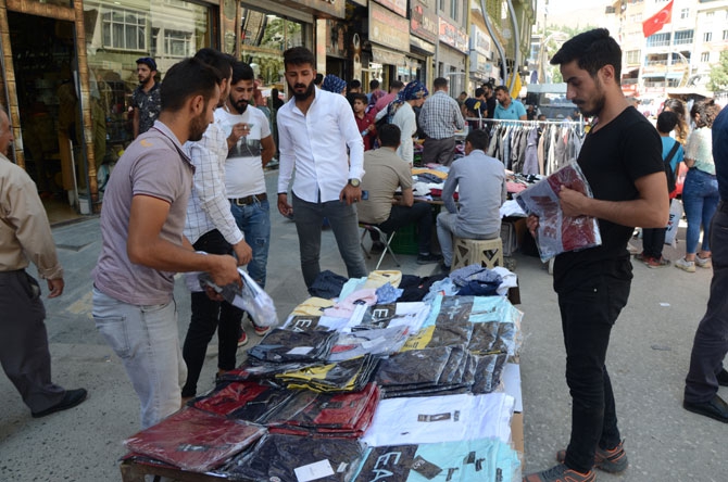 Hakkari’de bayram pazarı kuruldu! 8