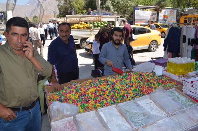 Hakkari’de bayram pazarı kuruldu! 9