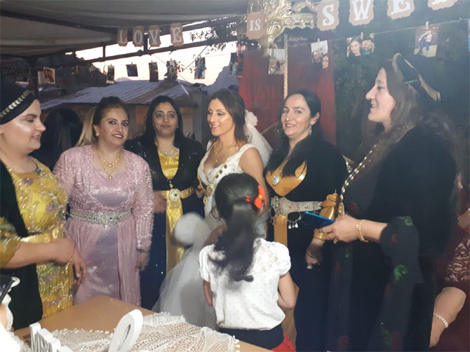 ABD'den Çukurca'ya gelin geldi 12