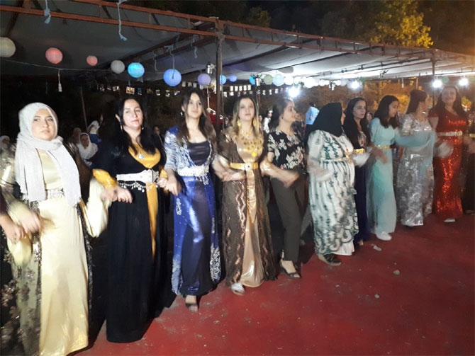 ABD'den Çukurca'ya gelin geldi 13