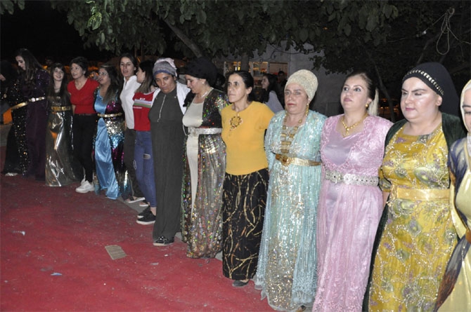 ABD'den Çukurca'ya gelin geldi 19