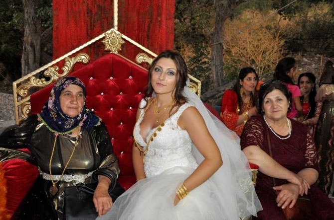 ABD'den Çukurca'ya gelin geldi 2