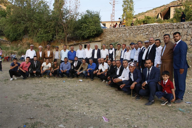 ABD'den Çukurca'ya gelin geldi 20