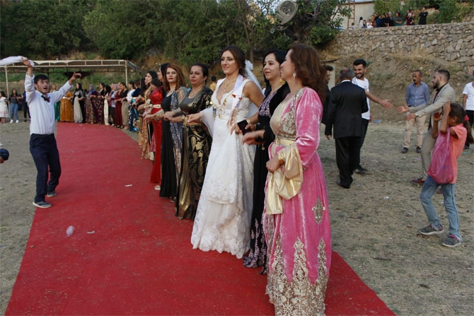 ABD'den Çukurca'ya gelin geldi 22