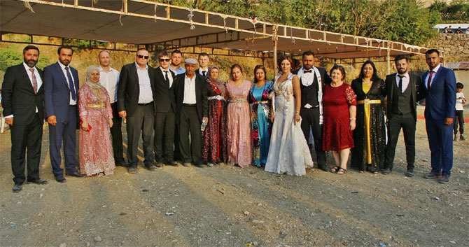 ABD'den Çukurca'ya gelin geldi 25