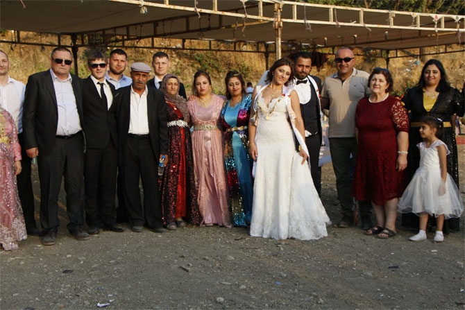 ABD'den Çukurca'ya gelin geldi 26