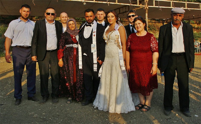 ABD'den Çukurca'ya gelin geldi 29