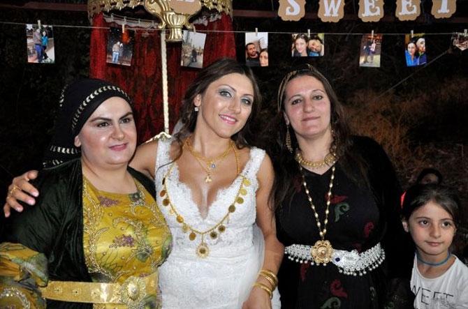 ABD'den Çukurca'ya gelin geldi 3