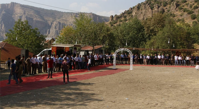 ABD'den Çukurca'ya gelin geldi 33