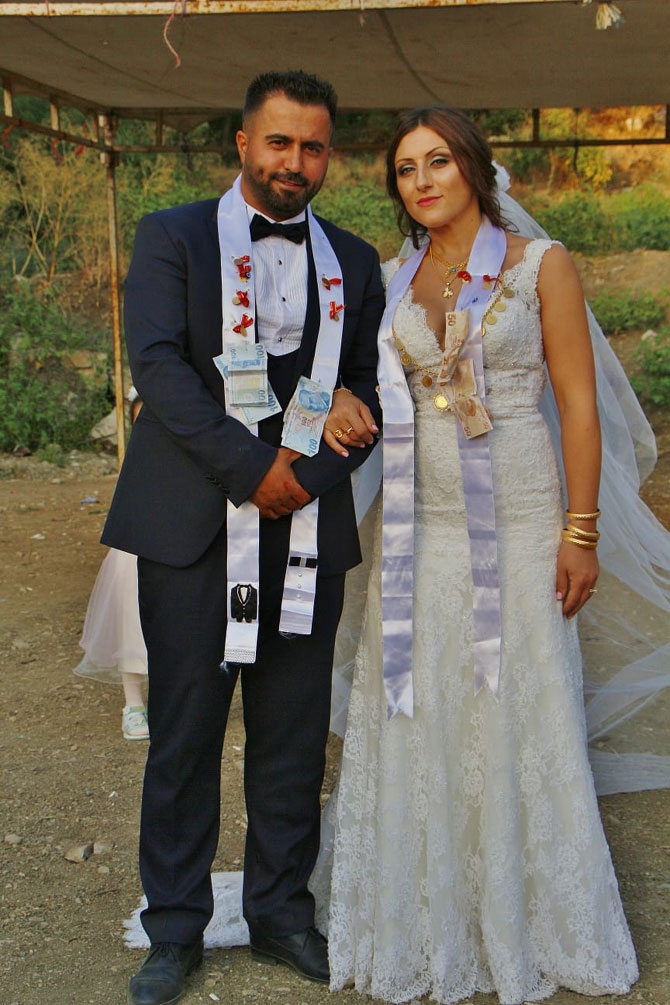 ABD'den Çukurca'ya gelin geldi 35