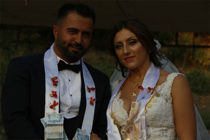 ABD'den Çukurca'ya gelin geldi 36