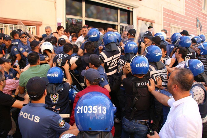 3 kentte kayyum protestoları 23