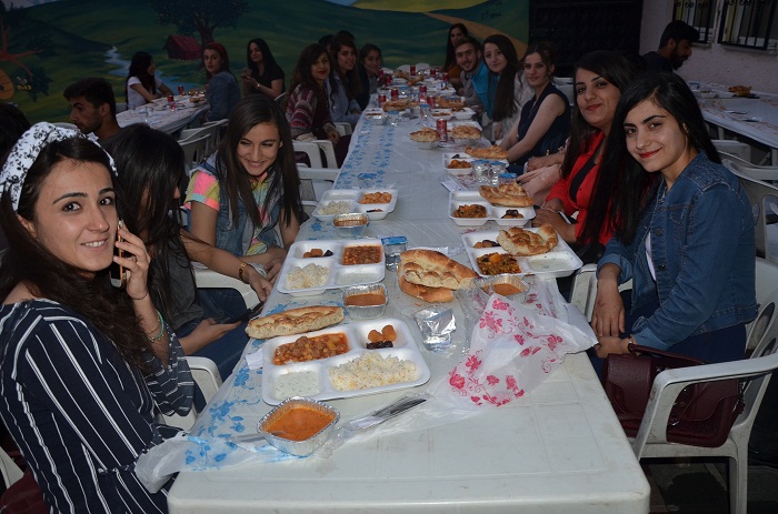 Hakkari'de Öğretmen ve Öğrenciler İftar Yemeğinde buluştu 2