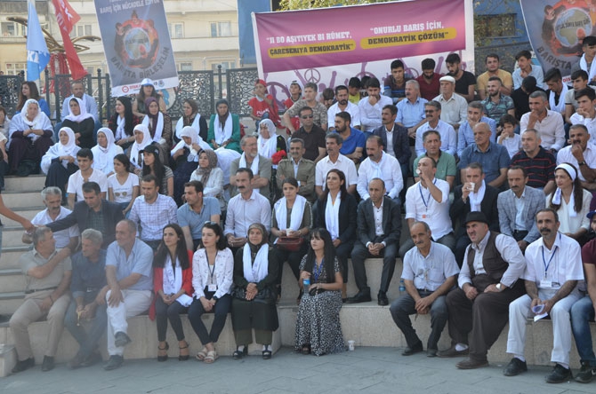 Hakkari’de ‘Barış şöleni’ 15