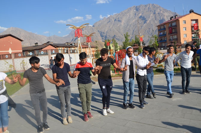 Hakkari’de ‘Barış şöleni’ 16