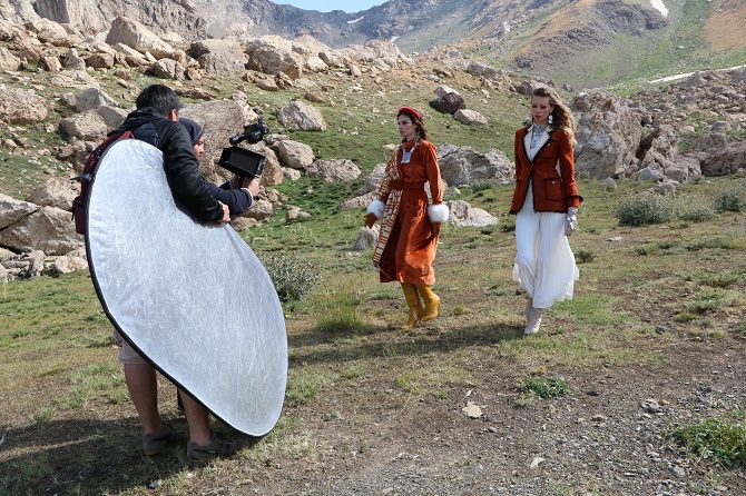 Hakkari'deki berçelan yaylası'nda moda çekimi 1