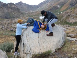 Hakkari'deki berçelan yaylası'nda moda çekimi