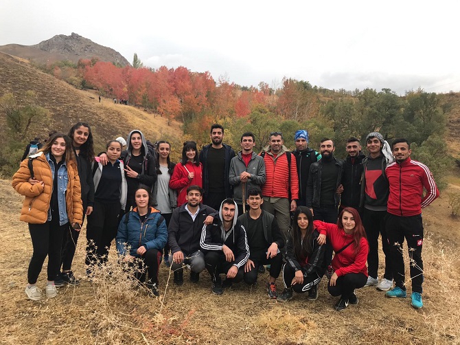 Hakkari Üniversitesi Başkanlığınca doğa yürüyüşü gerçekleştirdi. 2