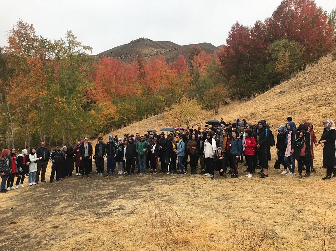 Hakkari Üniversitesi Başkanlığınca doğa yürüyüşü gerçekleştirdi. 3