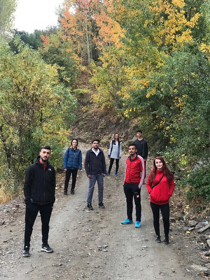 Hakkari Üniversitesi Başkanlığınca doğa yürüyüşü gerçekleştirdi. 6