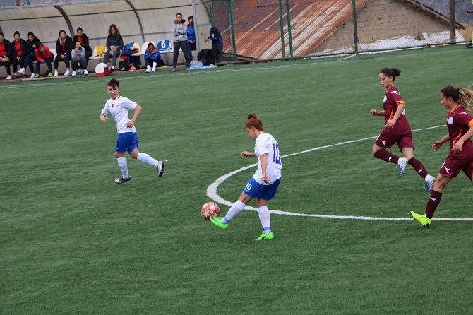 Hakkari'de kadınlar oynadı, erkekler alkışladı 10