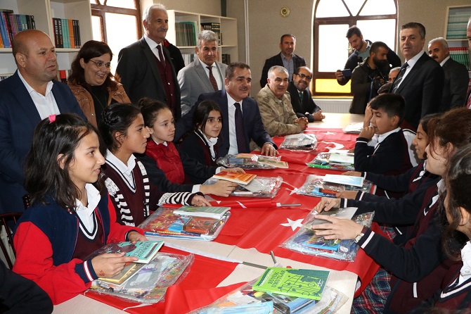 Hakkari'de Kütüphane, 112 çağrı merkezi ve park açılışı 12