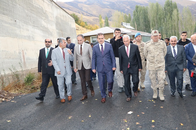 Hakkari'de Kütüphane, 112 çağrı merkezi ve park açılışı 24