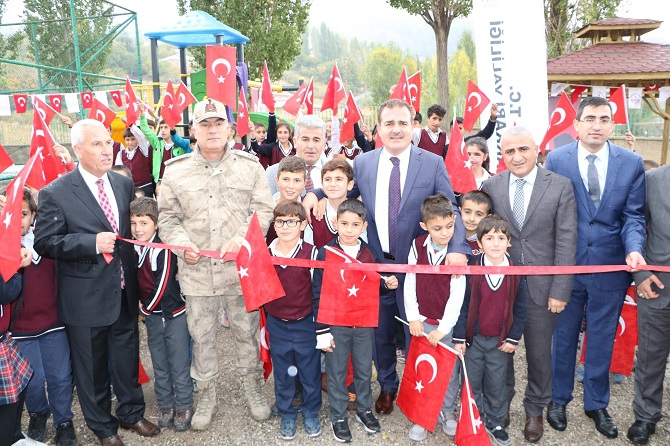 Hakkari'de Kütüphane, 112 çağrı merkezi ve park açılışı 9