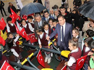 Hakkari'de Kütüphane, 112 çağrı merkezi ve park açılışı