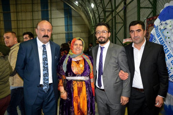 Selçuk ve Taş ailelerinin mutlu günü 2