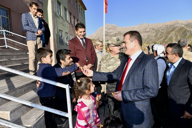 Vali Akbıyık Aktütün ve Konur köylerini ziyaret etti 17